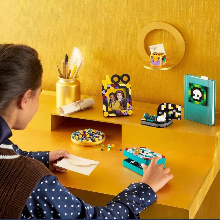 LEGO DOTS, Zestaw na biurko z Hogwartu, 41811