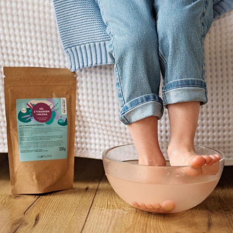 LullaLove, sól wspierająca z olejkami eterycznymi, tymianek i paczula, 250 g