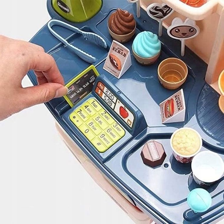 Maksik, mini market, stragan z akcesoriami