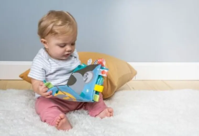 Mary Meyer, Leniwiec, miękka książeczka sensoryczna z metkami