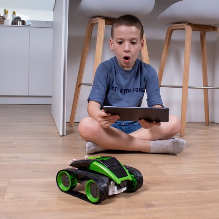 Mazzy, robot interaktywny