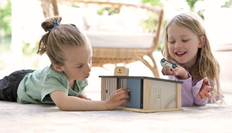 Micki, garaż drewniany