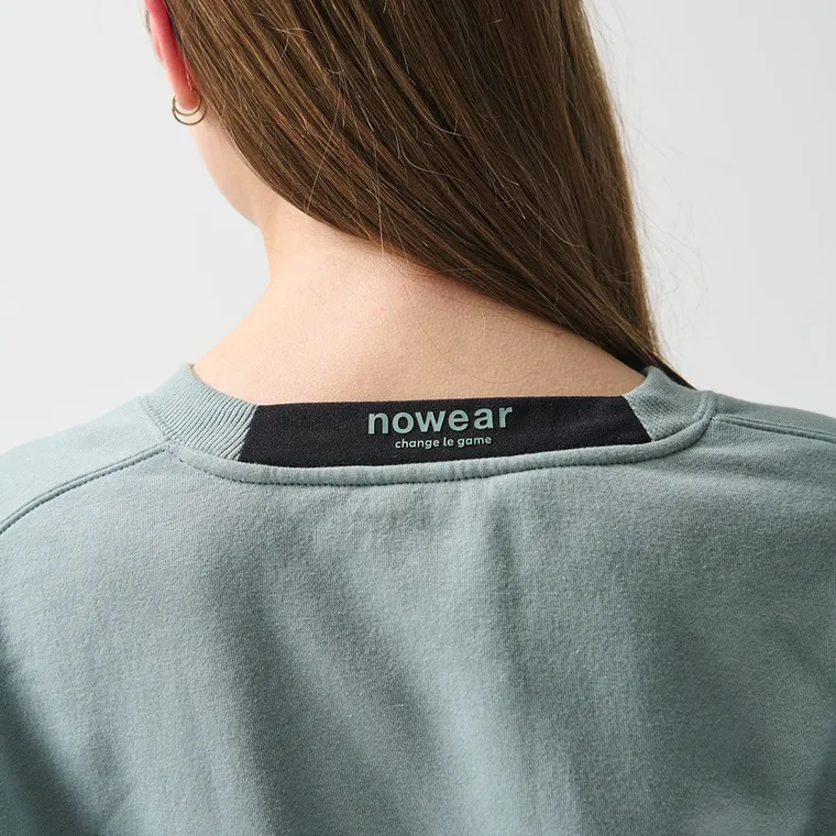 Miętowa bluza o kroju cropp NOWEAR