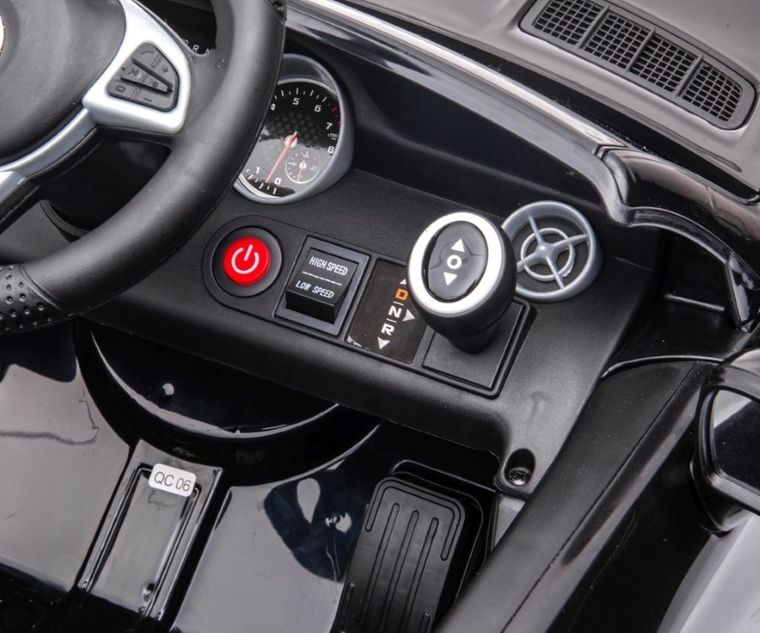 Milly Mally, Mercedes-Benz SLC, pojazd na akumulator, czarny