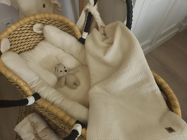 MimiNu, kokon, muślinowa poduszka ergonomiczna, ciepły beż