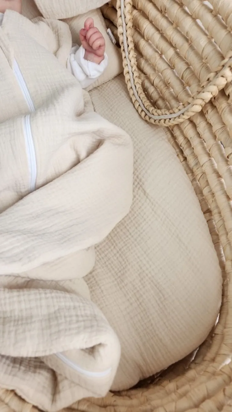 MimiNu, muślinowe prześcieradełko do gondoli, kosza Mojżesza, ciepły beż, 35-80 cm