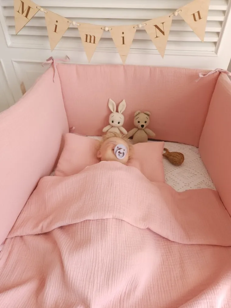 MimiNu, ochraniacz do łóżeczka, muślin, pudrowy róż, 180-30 cm