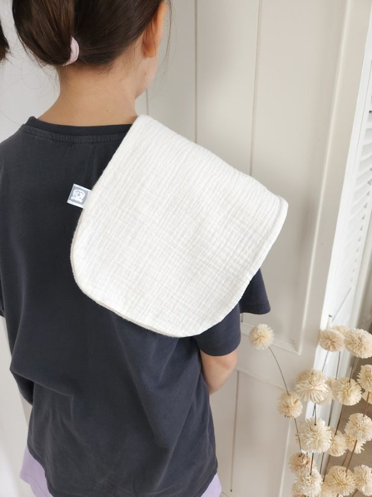 MimiNu, śliniak na ramię, termofrotte, muślin, śmietanka, 45-23 cm