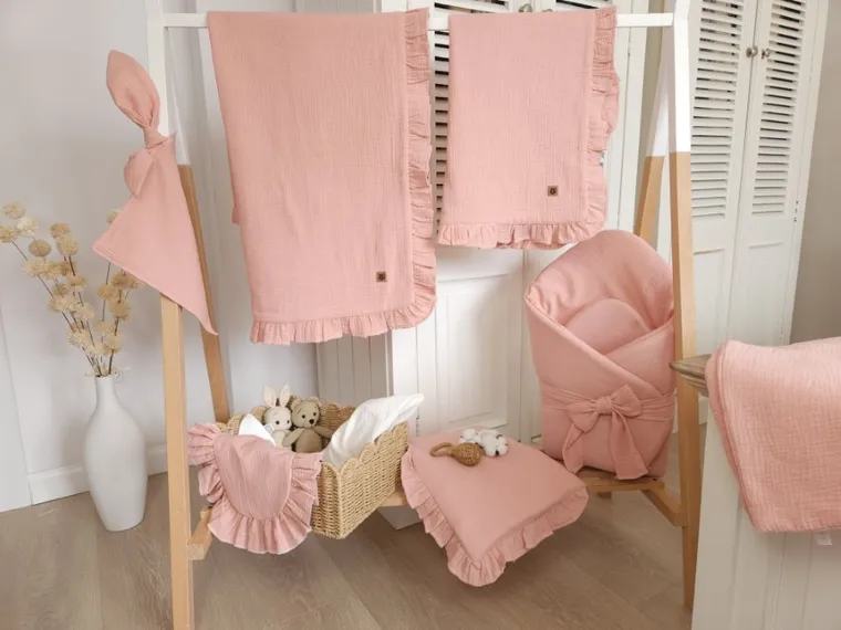 MimiNu, zestaw z falbanką, kocyk 60-70 cm, muślin, pudrowy róż