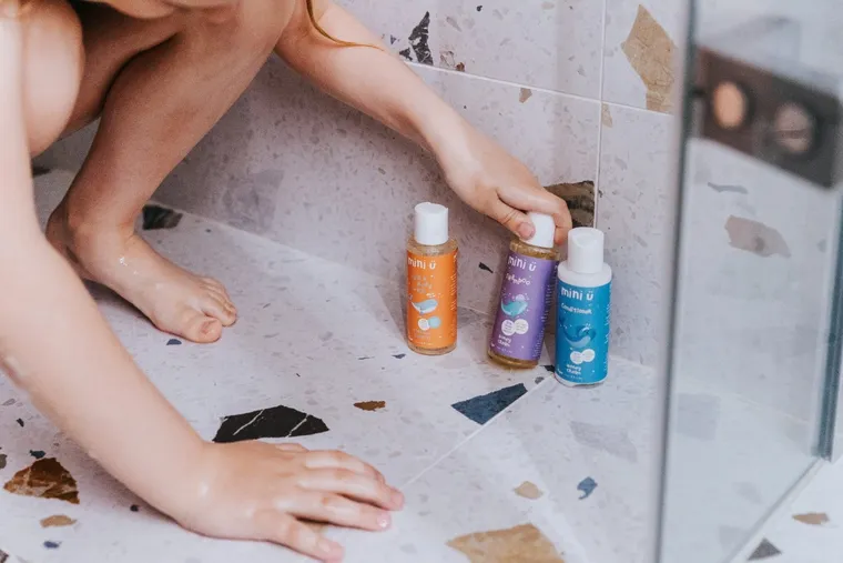 Mini U, Travel Set, podróżny zestaw kosmetyków dla dzieci z kosmetyczką