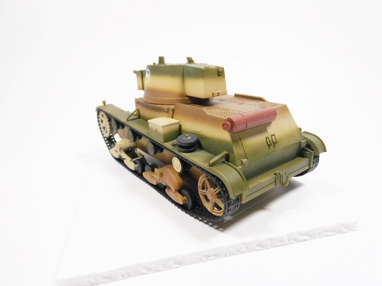 Mirage Hobby, lekki czołg dwuwieżowy 7TP, model do sklejania