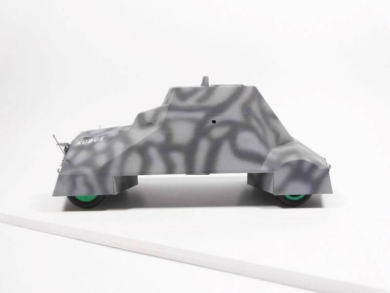 Mirage Hobby, samochód Pancerny KUBUŚ, model do sklejania