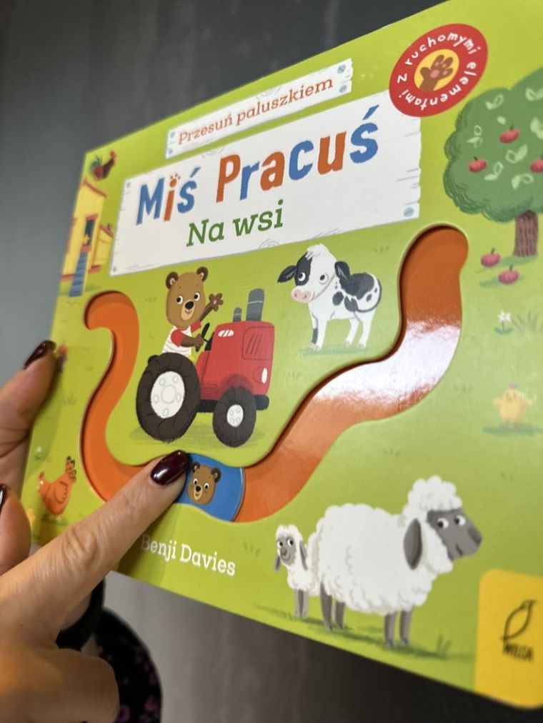 Miś Pracuś. Przesuń paluszkiem. W zoo