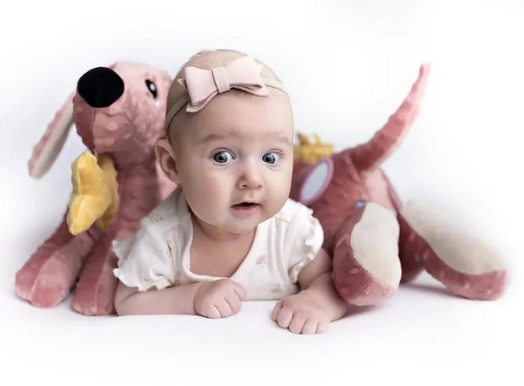 Mom's Care, Jamiś, ochraniacz do łóżeczka, zabawka sensoryczna, różowa