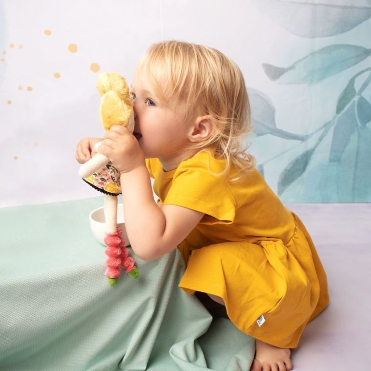 Mom's Care, lalka Maja, pierwsza maskotka