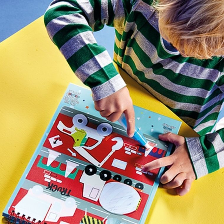 Na Budowie. Kolorowanka wodna z pisakiem i podpórką. 6 kart