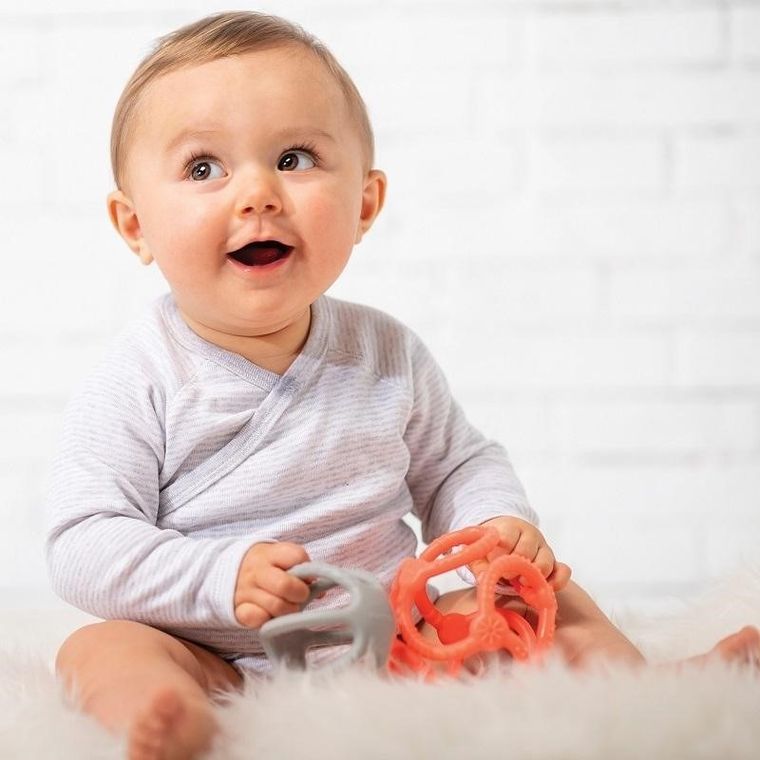 Nattou, gryzak silikonowy, kula 2w1 bez BPA, pomarańczowa, 10 cm