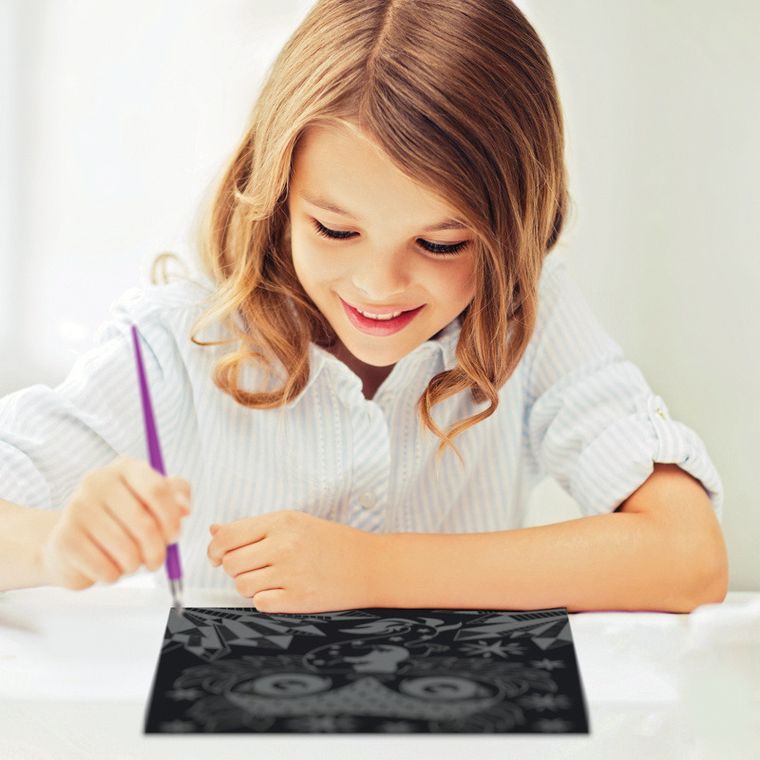 Nebulous Stars, Isadora, zdrapywanki rysikiem i szablonami