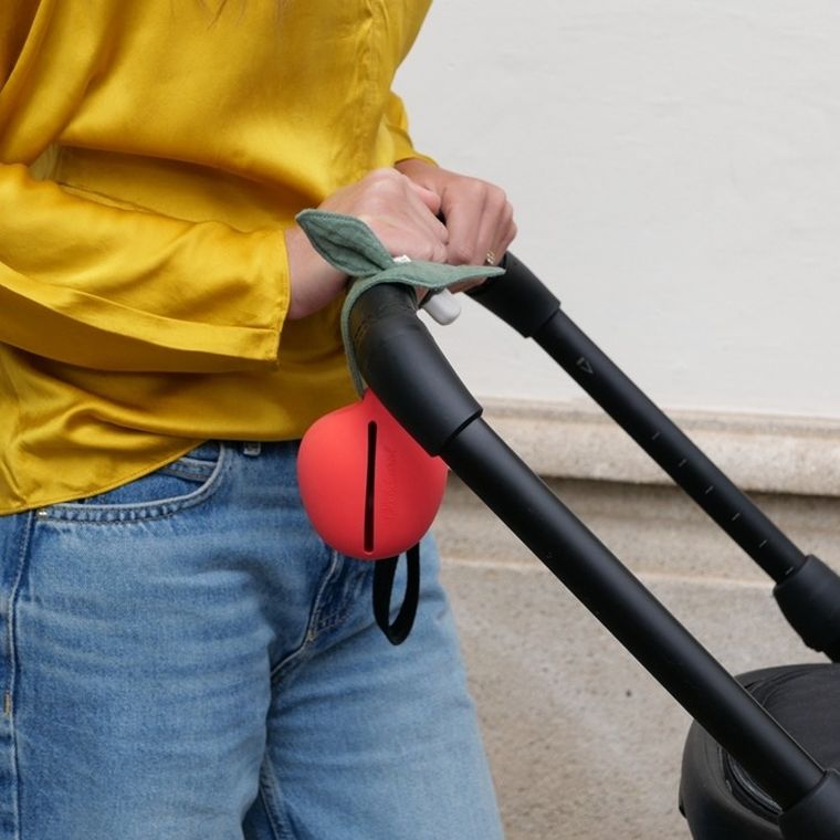 Oli & Carol, etui na smoczek, Jabłko Pepa