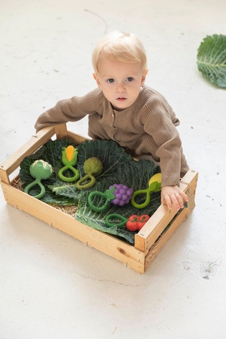 Oli & Carol, gryzak z grzechotką, Winogrona