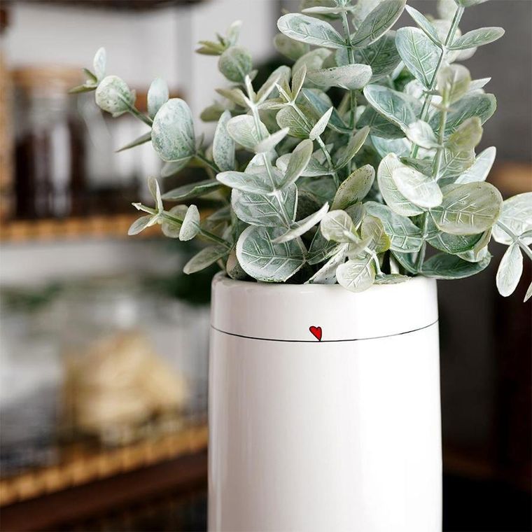 Orion, wazon na kwiaty, ceramiczny, biały serduszka