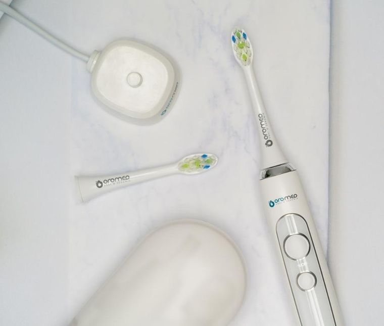 Oromed, szczoteczka sonicznaoro sonic next white