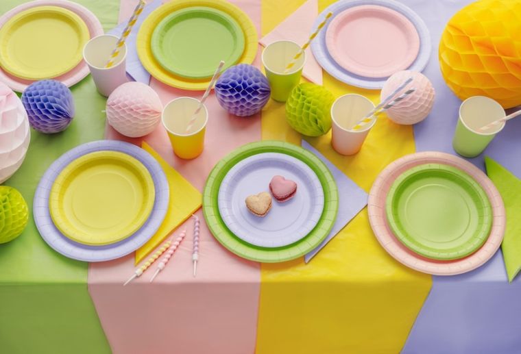 PartyDeco, obrus, jasny różowy, 137-183 cm