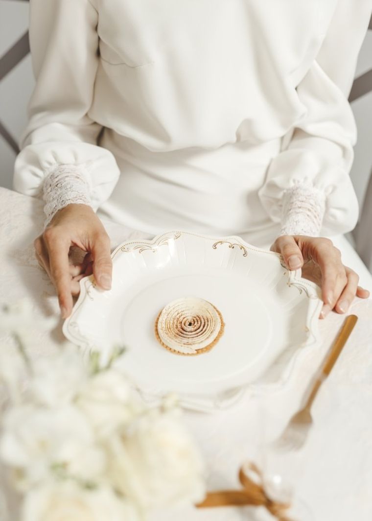 PartyDeco, talerzyki papierowe z ornamentem, białe, 26 cm, 6 szt.