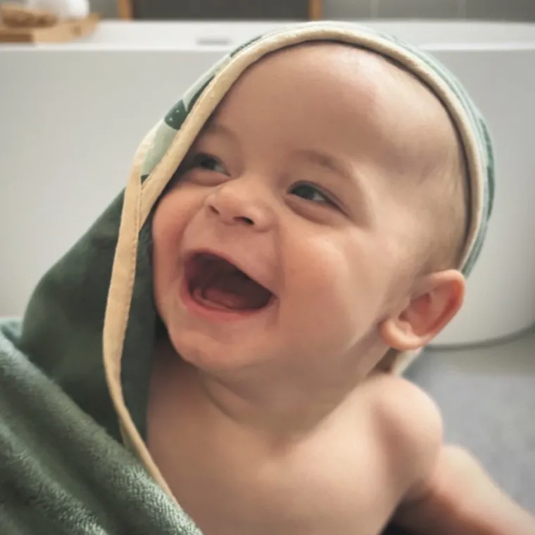 Petite&Mars, Loulou, okrycie kąpielowe bambusowe z kapturkiem, Whale Song, 100-100 cm