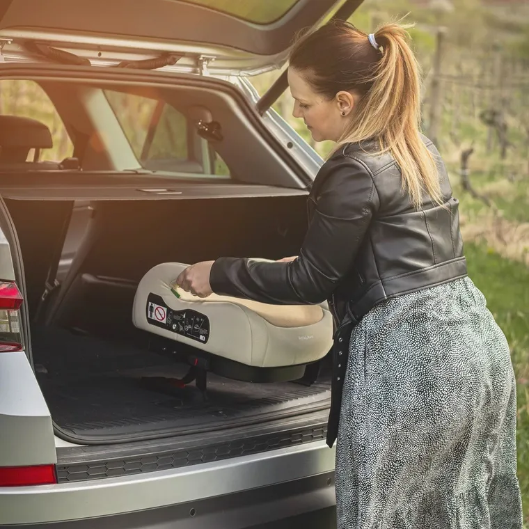 Petite&Mars, Optimus Pro, i-Size, podstawka samochodowa, caramel brown, 125-150 cm