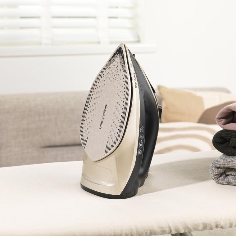 Petra, żelazko parowe 2200W