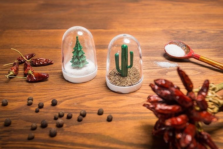 Pieprzniczka i solniczka, choinka i kaktus