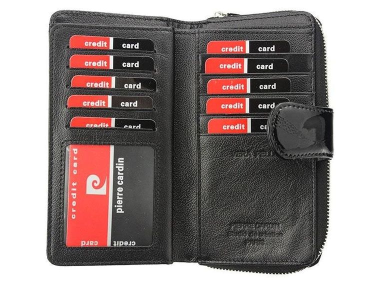 Pionowy, lakierowany portfel damski z opaską na zatrzask, Pierre Cardin