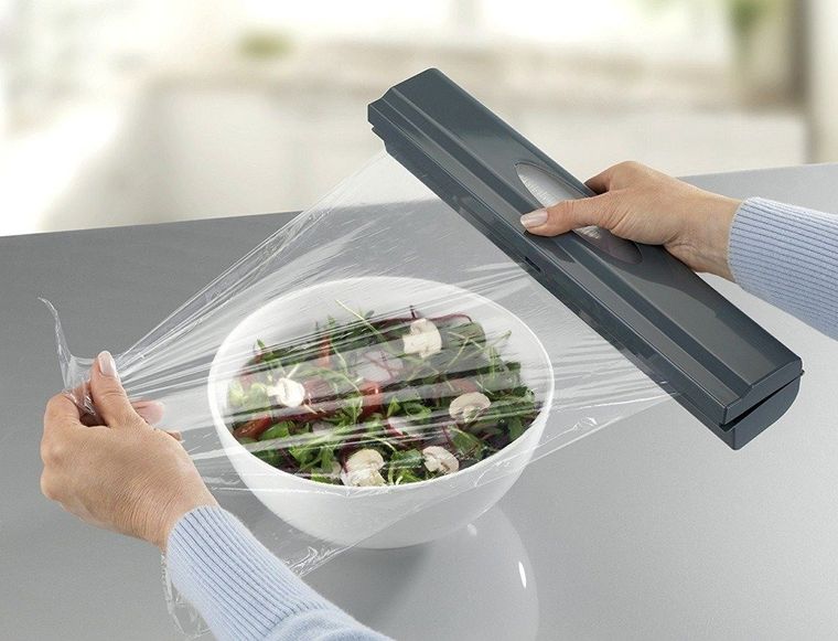 Podajnik do folii spożywczej z funkcją obcinarki