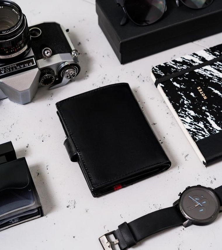 Portfel, czarno-czerwony, skórzany, RFID, Rovicky