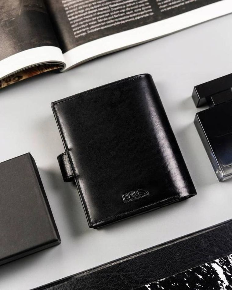 Portfel, czarny, skórzany, Peterson