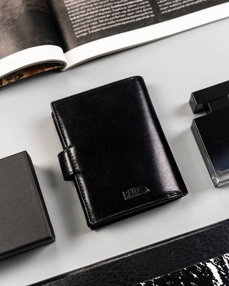 Portfel, czarny, skórzany, Peterson