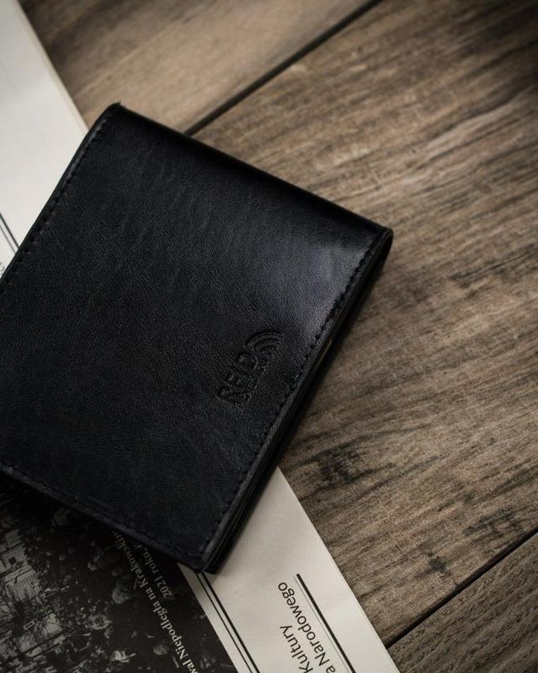 Portfel, czarny, skórzany, Peterson