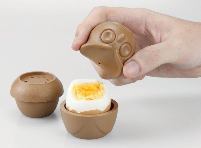 Qualy, kieliszek do jajek z solniczką oraz pieprzniczką