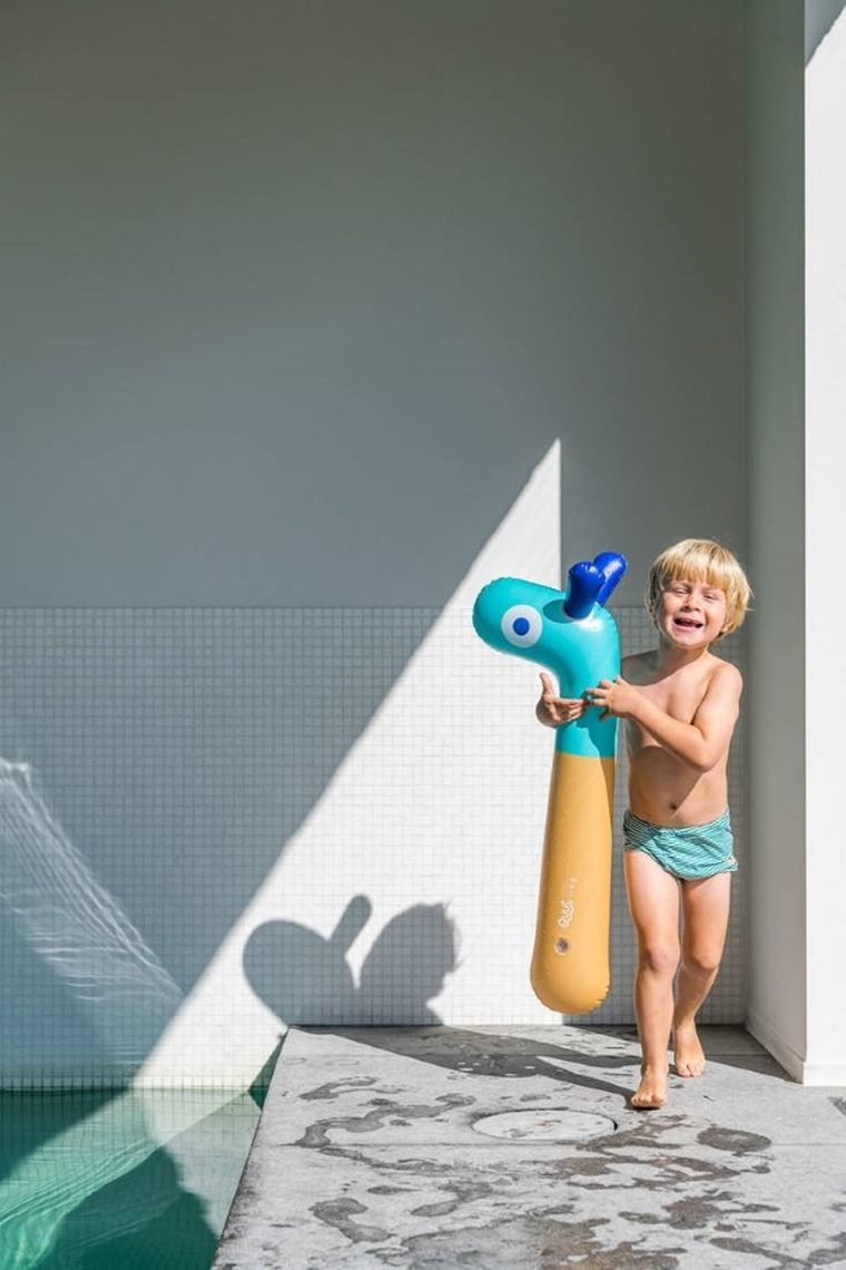 Quut, dmuchany makaron do pływania, żyrafa