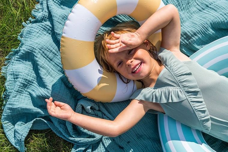 Quut, kółko do pływania, średnie, Banana Blue, 60 cm