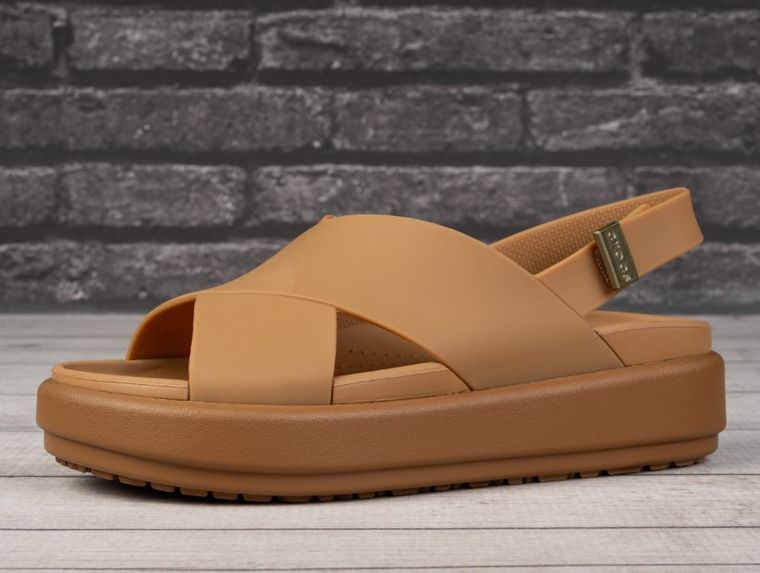Sandały damskie, brązowe, Crocs Brooklyn Luxe