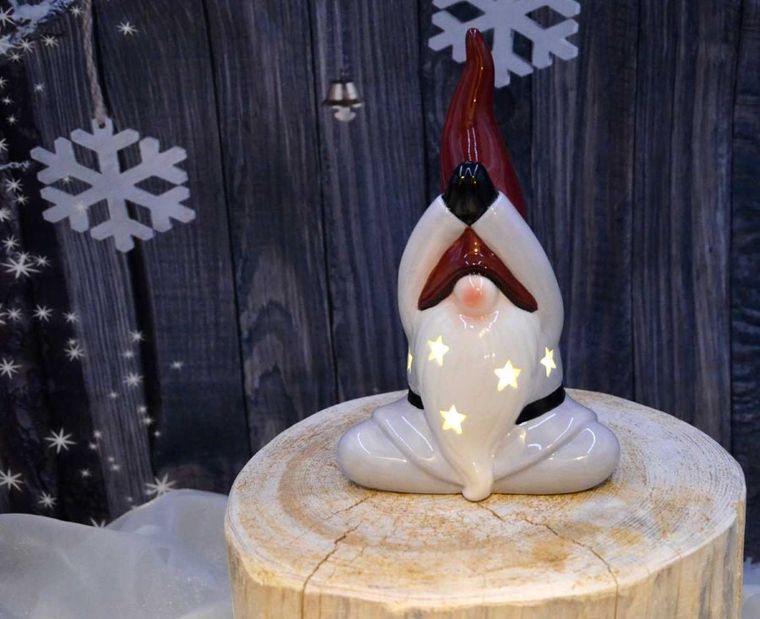 Saska Garden, figurka Mikołaj joga led, 13.5-8.5-20.5 cm