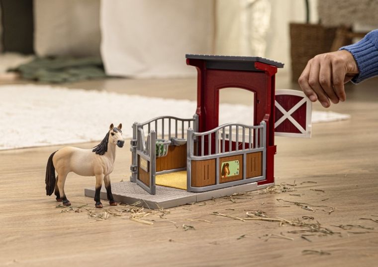 Schleich, Farm World, Boks dla kucyka z klaczą Mustanga, zestaw, 42724