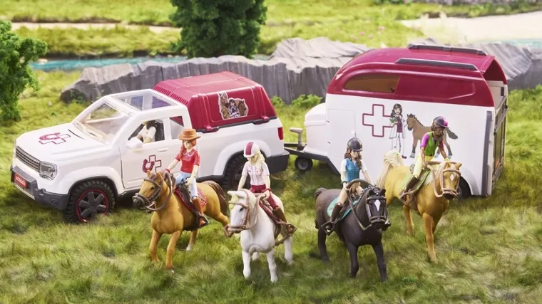 Schleich, Horse Club, Mobilna lecznica weterynaryjna z przyczepą, zestaw, 42704