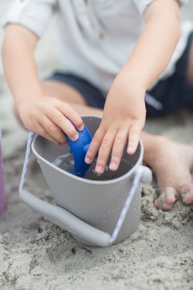 Scrunch, Bucket, składane wiaderko do wody i piasku, pastelowe żółte