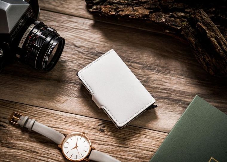 Skórzane etui z podajnikiem na karty i wizytówki, Peterson