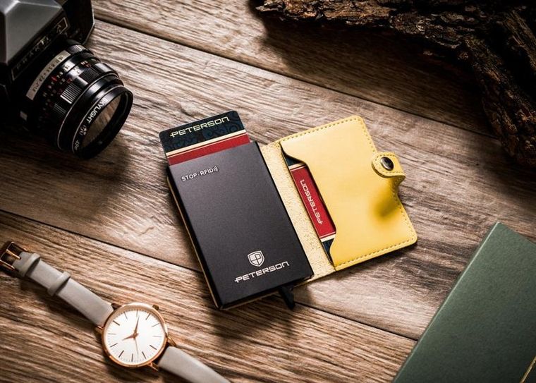 Skórzane etui z podajnikiem na karty i wizytówki, Peterson