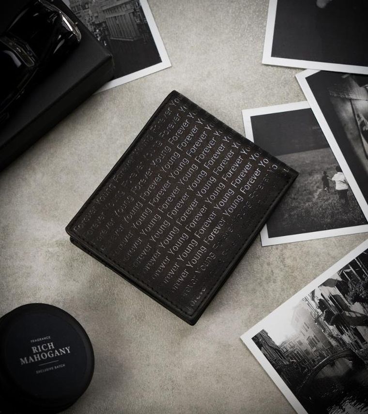 Skórzany portfel zdobiony monogramem, Forever Young