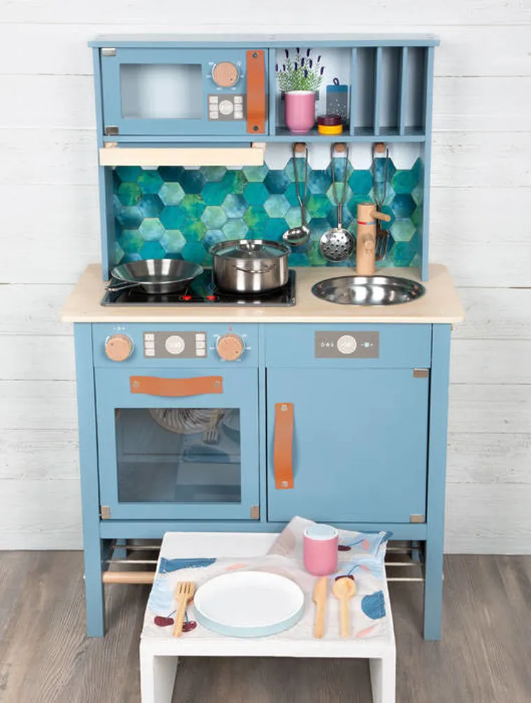 Small Foot, nowoczesna kuchnia, światło i dźwięk